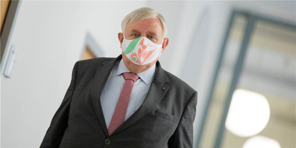 NRW-Gesundheitsminister reagiert auf Dortmunder Corona-Urteil NRW-Gesundheitsminister Karl-Josef Laumann (CDU) reagierte gelassen auf das Urteil eines Dortmunder Amtsrichters, der eine Corona-Schutzverordnung für unwirksam erklärt hatte.