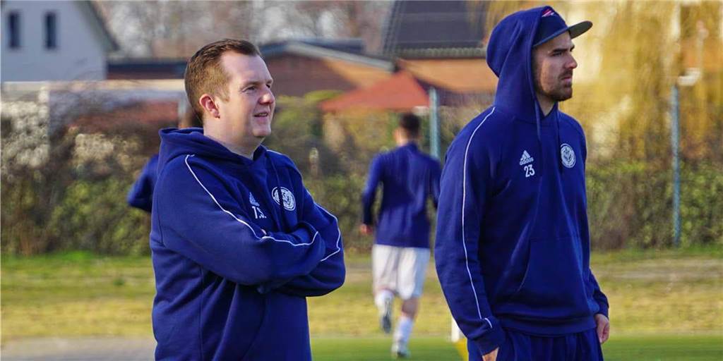 Sollte die Saison im Dezember weitergehen? „Ich halte gar nichts davon“ Thomas Schaffrinna (l.) vom ETuS Haltern und weitere Trainer äußern sich zur möglichen Fortsetzung des Spielbetriebs in diesem Jahr.