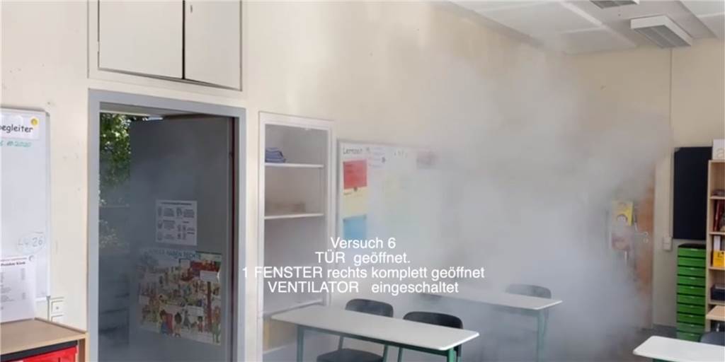 Lüftungstest in Klassenraum: Ist das die Lüftungs-Lösung für Schulen? Mit Lüftungsversuchen an der Paulus-van-Husen-Schule in Legden hat Alfred Mennekes die Aufmerksamkeit des Max Planck Institutes auf sich gezogen.