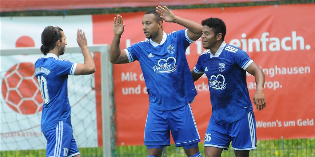 Wirtschaftliche Einbußen für Fußballvereine – werden die Spieler weiter bezahlt? Wirtschaftliche Einbußen für Fußballvereine – werden die Spieler weiter bezahlt?