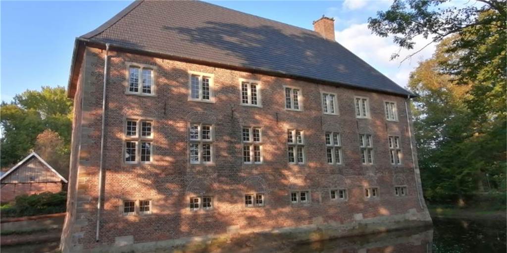 Wasserburg Haus Horst erstrahlt nach Sanierung im neuen Glanz Die Wasserburg Haus Horst erstrahlt nach der aufwendigen Renovierung im neuem Glanz.