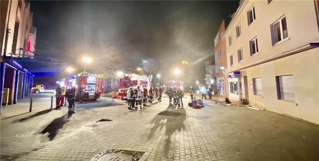 Der Feuerteufel im Dortmunder Westen schlägt vor allem in zwei Stadtteilen zu Anfang Oktober brannte es in einer Nacht gleich zwei Mal in Lütgendortmund: Am Lütgendortmunder Hellweg und in der Werner Straße (Foto).
