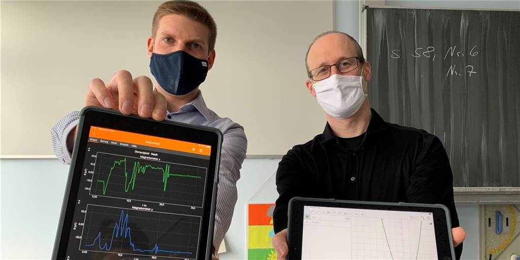 Digitalisierung am Gymnasium: Gute Ausstattung, langsames Internet Die Lehrer Christian Gervens (l.) und Christoph Raguse kümmern sich am Bert-Brecht-Gymnasium um die digitalen Endgeräte an der Schule.