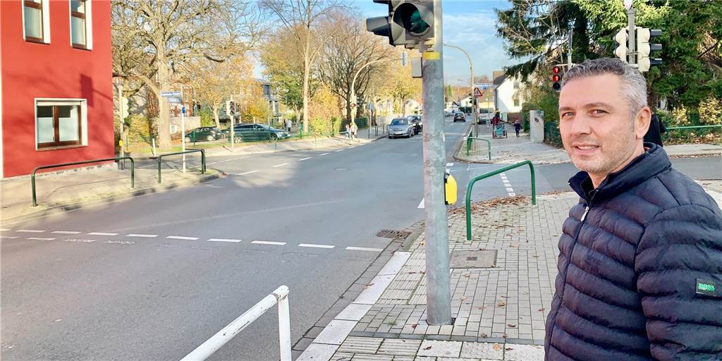 Versetzte Kreuzung gefährdet Kinder: Familienvater sucht Lösungen Versetzte Kreuzung gefährdet Kinder: Familienvater sucht Lösungen