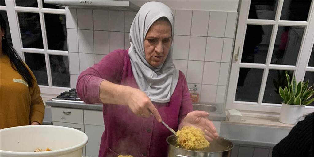 Gemeinsames Kochen verbindet Vredenerinnen aus aller Welt Bei jedem Treffen steht ein anderes Herkunftsland im Mittelpunkt. So lernen alle die Gerichte, Bräuche und Traditionen der unterschiedlichen Mitglieder kennen.