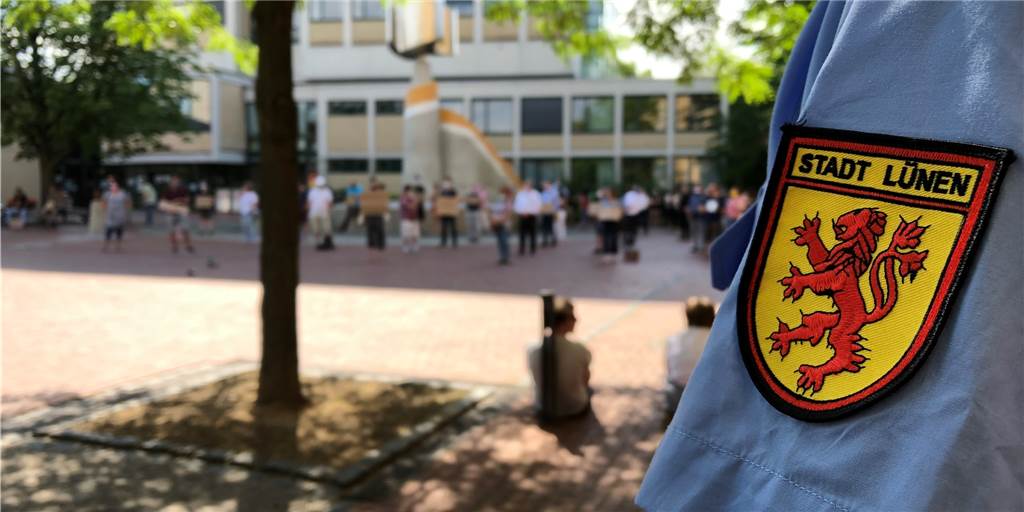 Ordnungsamt braucht Hilfe: Mehr als 1200 Quarantäne-Fälle in einer Woche Das Ordnungsamt in Lünen erhält personelle Unterstützung aus anderen Abteilungen der Verwaltung, um die Einhaltung der Corona-Regeln überwachen zu können.