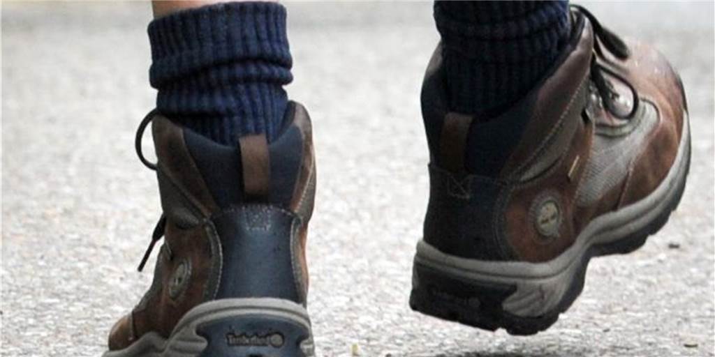10 Tipps, wie Wanderungen zum Erfolgs-Erlebnis werden Besser in Sachen Schuhen etwas aufrüsten, als zu empfindliches Schuhwerk bei den Touren tragen.