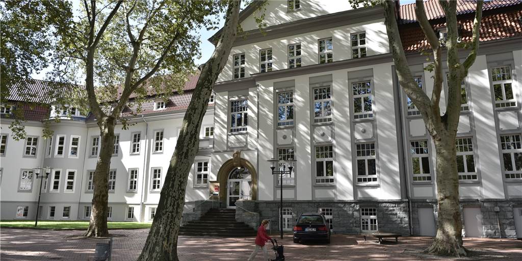 Schülerin des ASG mit Corona infiziert Am Adalbert-Stifter-Gymnasium (ASG) gibt es einen neuen Corona-Fall.
