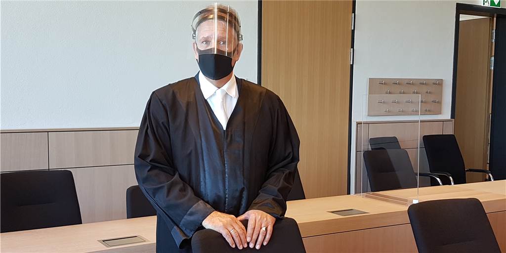 Wertvolles Diebesgut lagerte in Castrop-Rauxeler Garage Rechtsanwalt Axel von Irmer rät dem mutmaßlichen Werkzeugdieb, im Prozess zu schweigen.