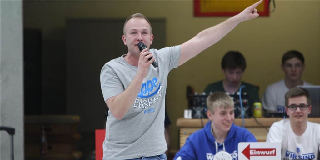 LippeBaskets-Hallensprecher Sebastian Bressler: Ein Spiel entfachte seine Liebe zum Basketball Sebastian Bressler heizt als Hallensprecher die Fans der LippeBaskets Werne ein.