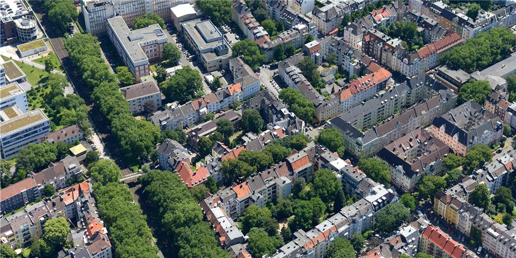 Fast 120 Jahre alte Gammel-Häuser nahe der Möllerbrücke werden abgerissen In bester Wohnlage sollen die alten Gebäude für ein neues Bauprojekt Platz machen.