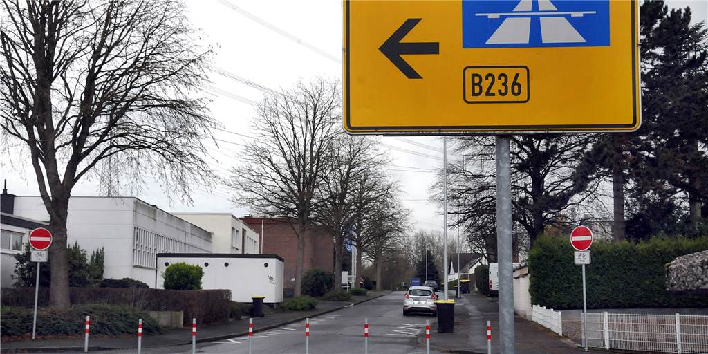Brutaler Überfall: Schon wieder ziehen Räuber ihr Opfer halbnackt aus An dem mit Pollern gesperrten kleinen Weg vom Gewerbegebiet Binnerheide zur Ostberger Straße ereignete sich der brutale Raubüberfall.
