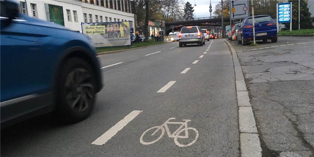 Fahrrad- statt Autospur: Wichtige Innenstadt-Straße soll umgebaut werden Fahrrad- statt Autospur: Wichtige Innenstadt-Straße soll umgebaut werden