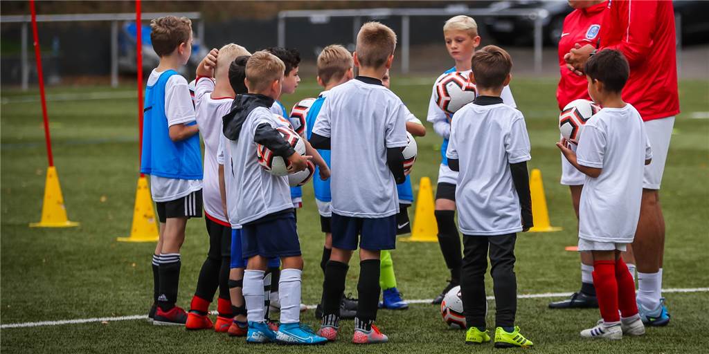 Türkspor-Spieler trainiert die Kids von zwei bekannten Dortmunder Trainern Türkspor-Spieler trainiert die Kids von zwei bekannten Dortmunder Trainern