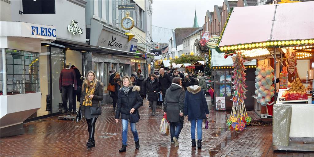 Verkaufsoffener Sonntag ist in Corona-Zeiten das falsche Signal für Lünen An den verkaufsoffenen Sonntagen im Advent war es bislang immer recht voll.