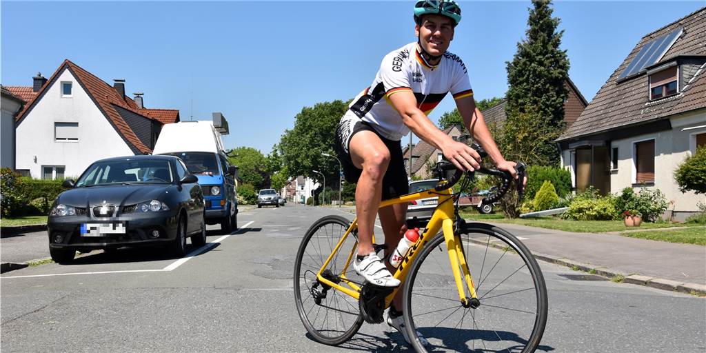 Dortmunder Fitness-Unternehmer klagt mit Eil-Antrag gegen Schutzverordnung Fitnesstrainer Simon Hoyden bietet normalerweise Sportkurse im Freien an. Laut Corona-Schutzverordnung darf er das im Moment nicht.