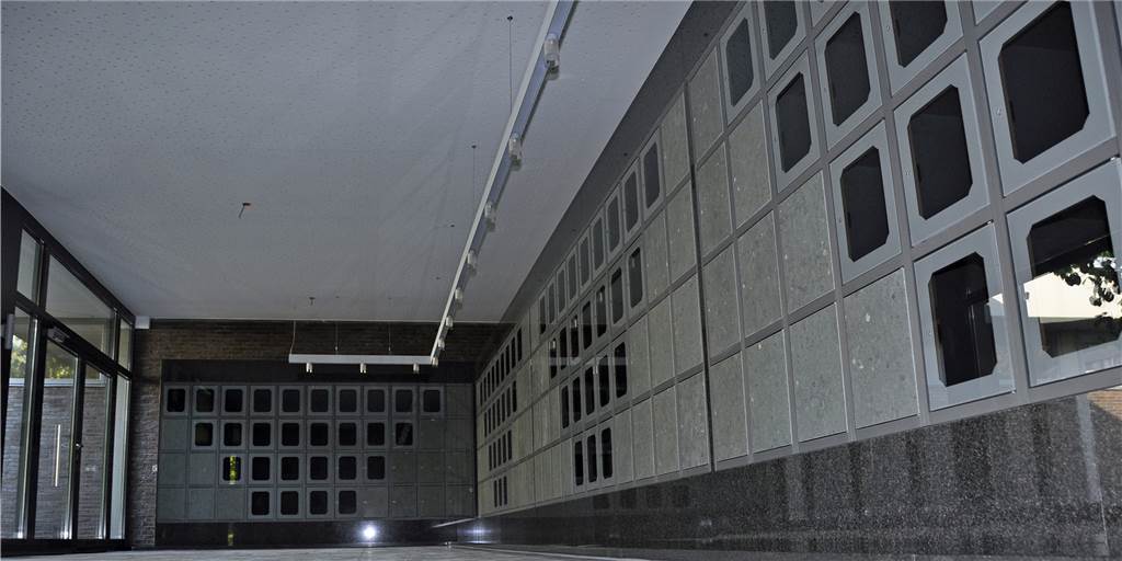 Urnenbestattungen werden auch in Lünen beliebter. Das Foto zeigt das Kolumbarium auf dem Friedhof Altlünen.