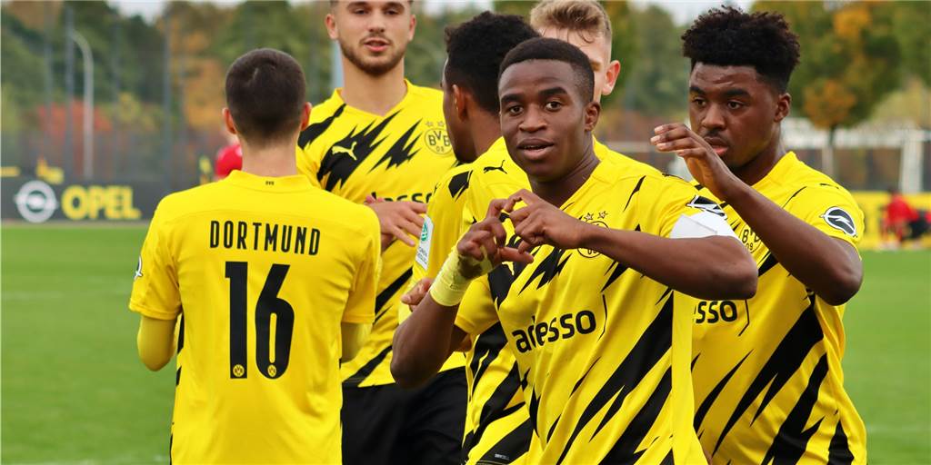 Moukoko feiert seinen 16. Geburtstag: 16 Fakten zum BVB-Sturmtalent Moukoko feiert seinen 16. Geburtstag: 16 Fakten zum BVB-Sturmtalent