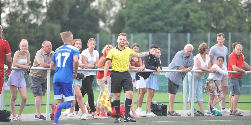 FIFA lässt Videobeweis-Technologie für alle Spielklassen entwickeln Bis in die Landesliga gehen die Schiedsrichter als Gespanne ans Werk. Geht es nach den Plänen der FIFA, so soll es künftig nicht nur den Assistenten an der Linie, sondern zusätzlich auf allen Ebenen eine Lösung für den Videoassistenten geben.