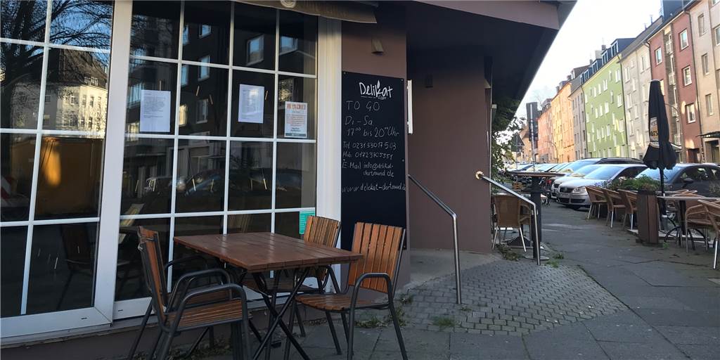 „Entsetzlich“: Restaurant von jüdischen Betreibern mit Hakenkreuzen beschmiert Tische und die Tür des Restaurant Delikat wurden mit Hakenkreuzen und der Schriftzug "Juden Gasthaus" beschmiert.