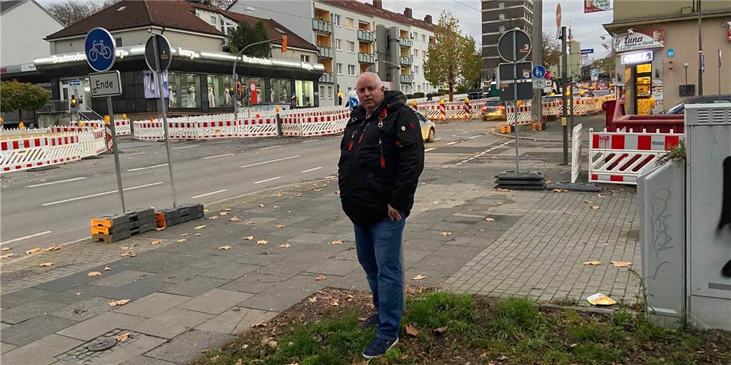 Parkplatz-Horror: Dortmunder schreibt wütenden Brief an OB Westphal Mark Ohsiek in Mitten von unterschiedlichen Baustellen, die ihm und seinen Nachbarn keinen Platz zum Parken lassen.