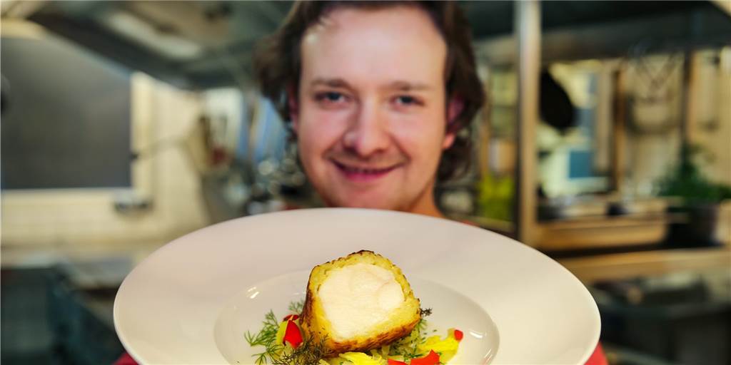 Gastronom glaubt nicht ans Weihnachtsgeschäft: „Aber ist in Ordnung so“ Attila Karpati bereitet derzeit nur Gerichte für seinen Absholservice zu.