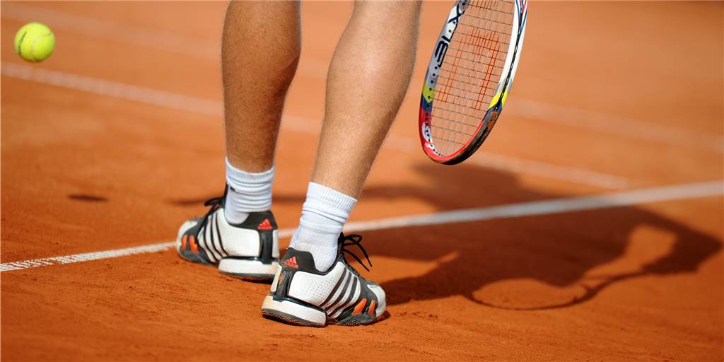 Schwerter Tennislehrer darf Tennis spielen, aber nicht unterrichten: „Macht keinen Sinn“ Schwerter Tennislehrer darf Tennis spielen, aber nicht unterrichten: „Macht keinen Sinn“