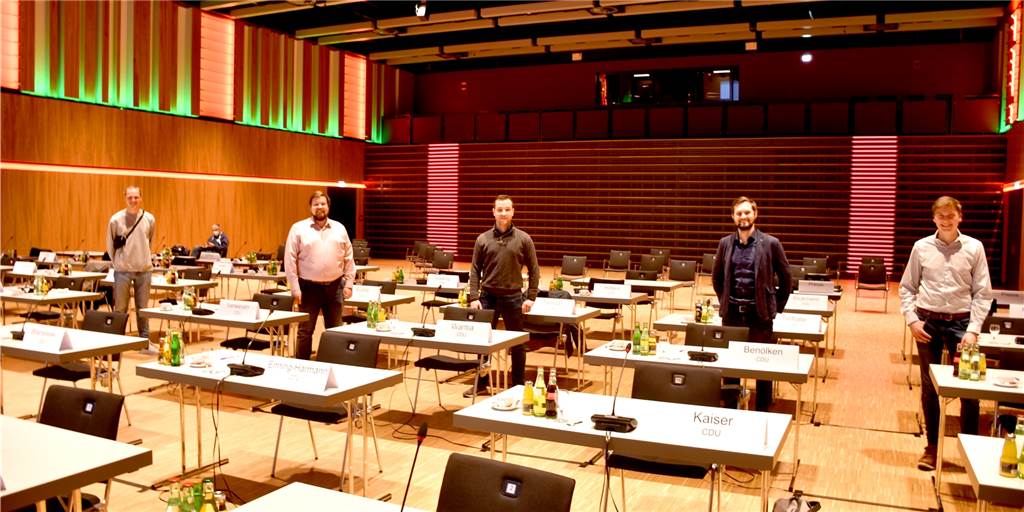 Junge Politiker in Ahaus vernetzen sich über Fraktionsgrenzen hinweg Politiker U30: Christopher Eing (21, Grüne), Marco Schultewolter (29, FDP), Johannes Terhaar (28, CDU), Gerrit Messelink (28, UWG) und Alexander Kaiser (25, CDU, v.l.) wollen in Zukunft über die Fraktionsgrenzen hinweg zusammenarbeiten, um junge Politik im Rat voran zu bringen.
