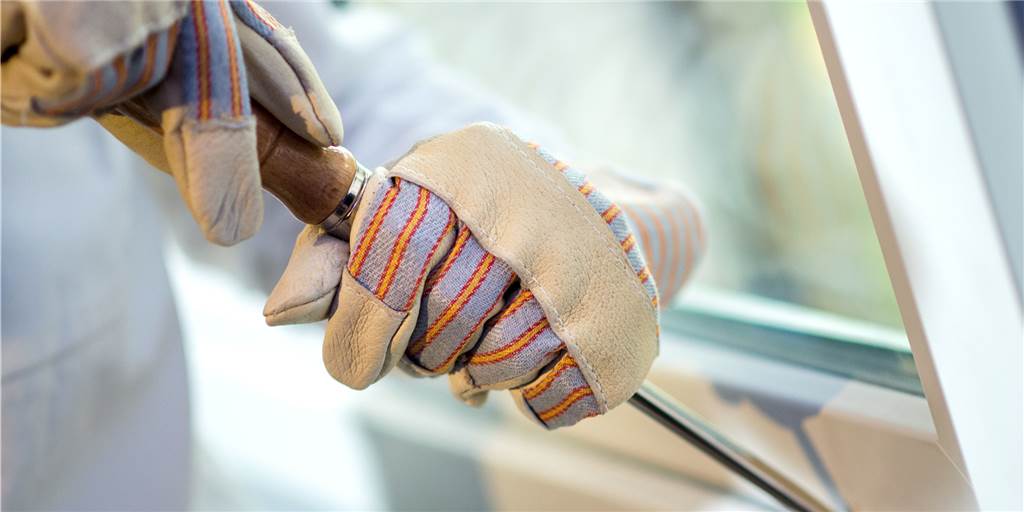 Tresor entwendet, auf Baustelle gestohlen und in Firma eingebrochen Tresor entwendet, auf Baustelle gestohlen und in Firma eingebrochen