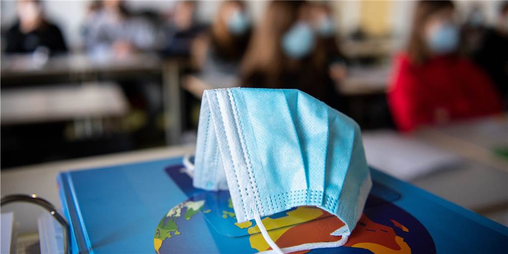 Ahaus prüft die Anschaffung von Luftfiltern für Schulen und Kitas Die Maske wird wohl noch weiter zum Unterricht gehören. Auch offene Fenster können die Luftfilter nicht ersetzen. Die Stadt prüft allerdings, ob und wo die Anschaffung von Luftfiltern in Schulen und Kitas Sinn ergibt.
