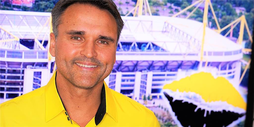Marcus Kuno singt BVB-Weihnachts-Lieder und wartet auf Küsse seiner Fans Marcus Kuno ist leidenschaftlicher BVB-Fan und singt zwei Songs auf der neuen BVB-Weihnachtslieder-CD.