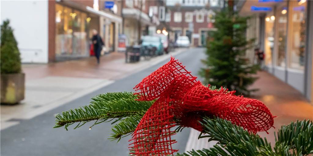 Corona-Auflagen: Keine leichte Zeit für den Stadtlohner Einzelhandel Die Weihnachtsbäume sind aufgestellt, die Beleuchtung ist angebracht: In Stadtlohn möchte man trotz Corona für eine lebendige Innenstadt sorgen.
