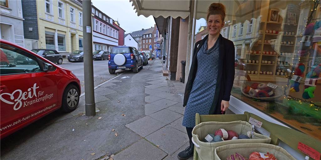 Ortskern-Sanierung beginnt – Geschäftsfrau hat gemischte Gefühle Renja Dropallas Handarbeitsgeschäft liegt an der Mengeder Straße. Die Geschäftsmeile hat ihren alten Glanz verloren. Das wird sich nun ändern.
