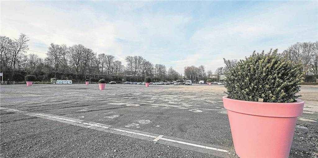 Gefahr für Corona-Impfzentrum? Polizei begleitet Kreis Recklinghausen So sieht es zurzeit auf dem Konrad-Adenauer-Platz in Recklinghausen aus: Hier wird ein Impfzentrum errichtet, das noch vor Weihnachten an den Start gehen könnte.