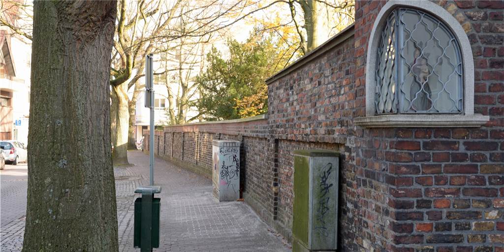 Mit Video: Madonna gibt‘s in Werne gleich dreimal prominent zu sehen An der Klostermauer kann man in Werne Madonna bestaunen.