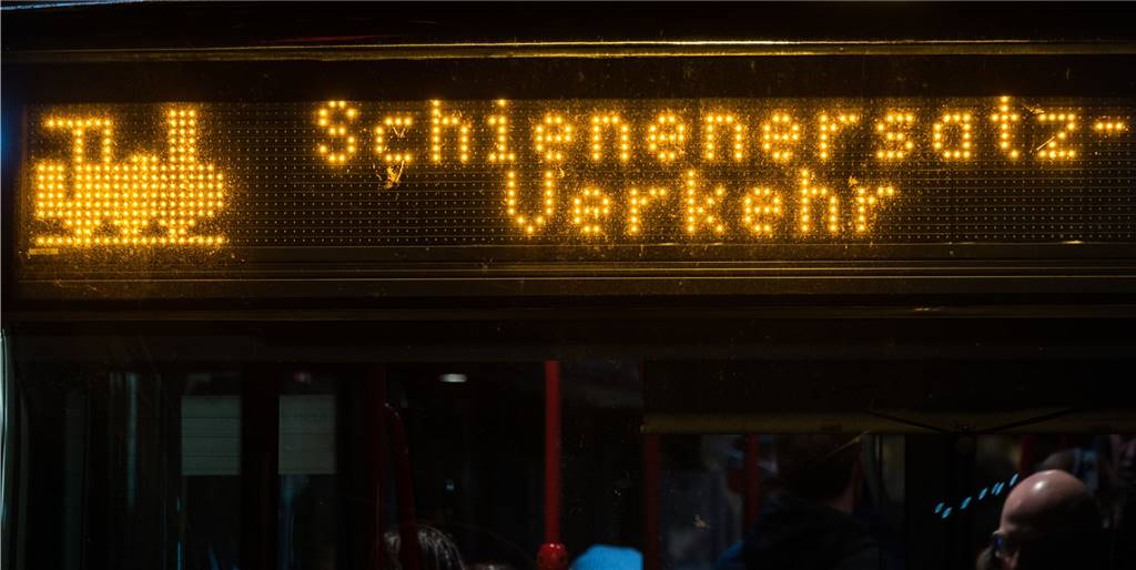Busse pendeln ab Freitag zwischen sieben Bahnhöfen: Betroffen sind die Hauptbahnhöfe in Dortmund und Hamm und fünf kleinere Stationen: In Dortmund sind es Kurl und Scharnhorst, in Kamen die Bahnhöfe Mitte und Methler und in Hamm der Haltepunkt Nordbögge.