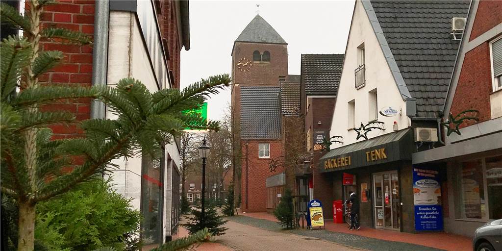 Mauer beschädigt und weggefahren - Rentner aus Stadtlohn verurteilt Auf der Kirchstraße fuhr ein Stadtlohner eine Mauer mit seinem SUV an und entfernte sich vom Unfallort.