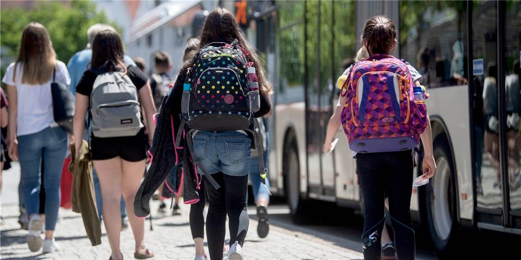 Lösung für überfüllte Schulbusse? DSW21 will Angebot massiv erweitern Lösung für überfüllte Schulbusse? DSW21 will Angebot massiv erweitern