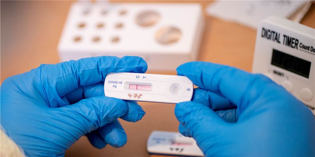 Wo kann man in Dortmund Corona-Schnelltests machen lassen? Antigen-Schnelltests liefern innerhalb von 30 Minuten ein Ergebnis.
