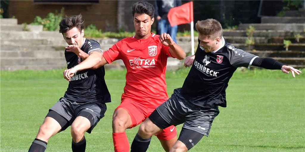 So läuft es für Jeffrey Malcherek beim VfB Homberg in der Regionalliga West Jeffrey Malcherek (Mitte), hier noch im Trikot des Lüner SV, spielt seit dieser Saison beim VfB Homberg in der Regionalliga West.