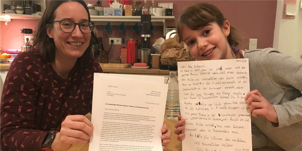 Mutter zu Präsenzunterricht an KKG in Lünen: „Ich verstehe nicht, warum“ Angrit (l) und Julie Aumann haben beide einen Brief an NRW-Schulministerin Yvonne Gebauer verfasst.