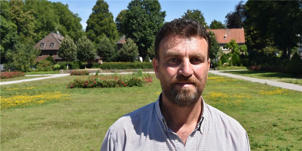 „Als sie nicht da waren, habe ich viel geweint und beim Wiedersehen auch“ Thamer Alothman ist aus Syrien nach Deutschland geflüchtet. Seit fünf Jahren lebt er in Castrop-Rauxel. Später konnte der Vater auch seine Familie nachholen.
