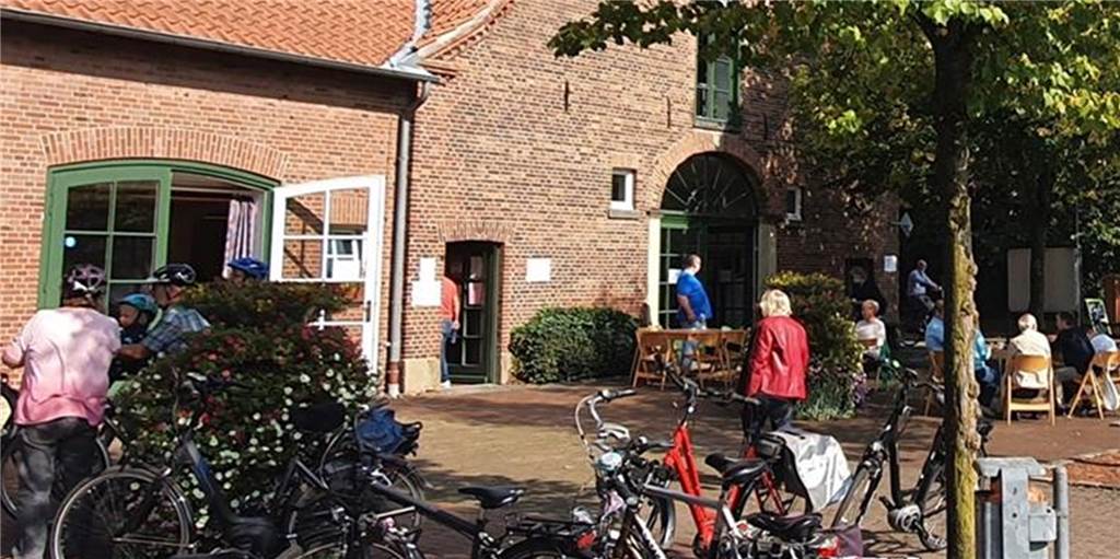 Eppingscher Hof ist bis auf Weiteres für alle Aktivitäten geschlossen Der Eppingsche Hof, hier ein Bild aus dem September, und das Café bleiben bis auf Weiteres geschlossen.