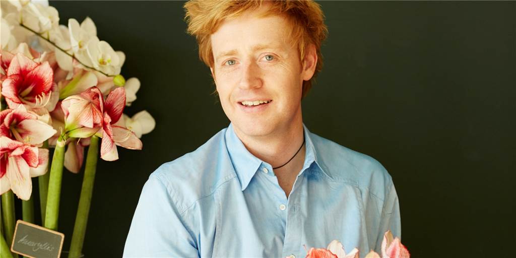 Fünf Tipps von Halterns Star-Florist für einen gelungenen Adventskaffee Björn Kroner verrät, was Sie bei der Weihnachtsblume Amaryllis für Ihren Adventskaffee beachten müssen.