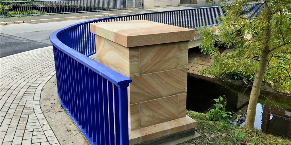 Neuer Kreisverkehr an der Münsterstraße: Wo steckt Nepomuk? Der Sockel für den Heiligen Nepomuk steht. Figur und Häuschen fehlen. Das hat einen triftigen Grund.