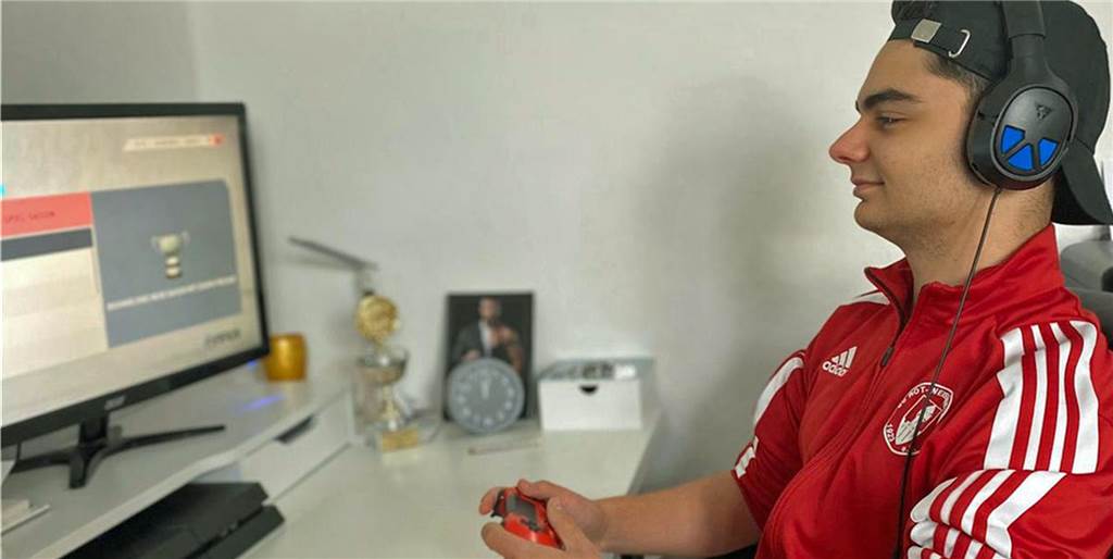 Abfrage zeigt: Kreis Ahaus/Coesfeld in Sachen E-Sport schon gut unterwegs RW Nienborg ist einer der Vorreiter in Sachen E-Sport in der Region. So konnte Kaan Zopirli im Sommer das interne Turnier mit 40 Teilnehmern gewinnen. Nach und nach sind nun weitere Vereine im Kreis mit ins Boot gekommen, wie eine Abfrage des FLVW zeigt.