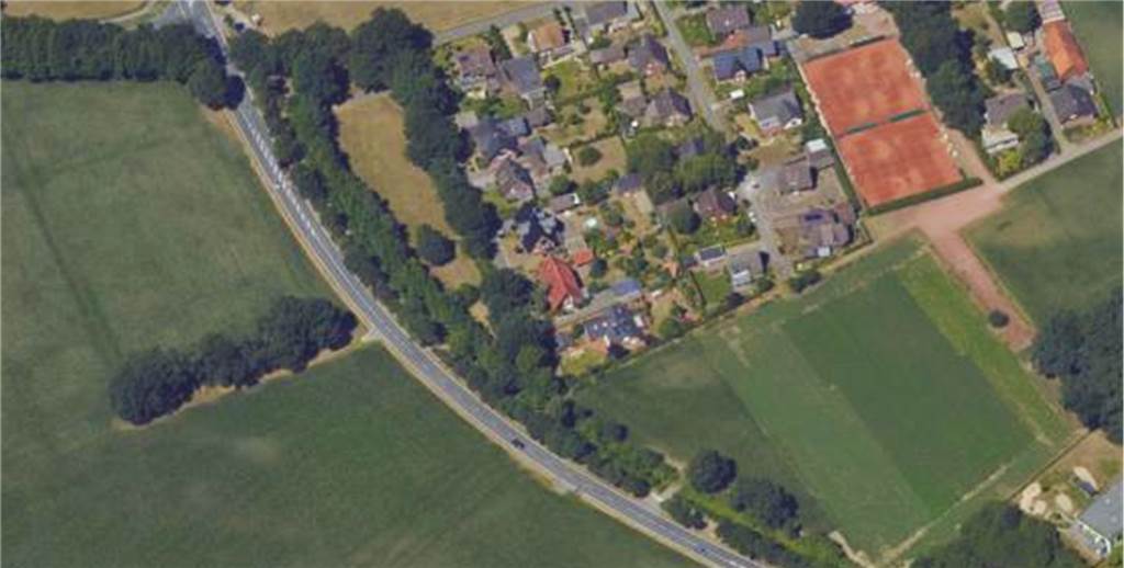 Neubaugebiet bekommt Lärmschutzwand, Häuser direkt daneben nicht Für das Neubaugebiet Pirolstraße (freie Fläche unten rechts im Bild) ist ein Lärmschutzwand vorgesehen, für das bestehende Wohngebiet am Amselweg nicht.