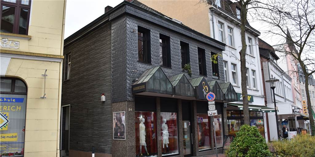 Häuser in Castrop-Rauxel gibt’s auch in guten Lagen zu bezahlbaren Preisen Das Wohn- und Geschäftshaus an der Wittener Straße 24 ist zu haben und mit 380.000 Euro noch recht günstig.