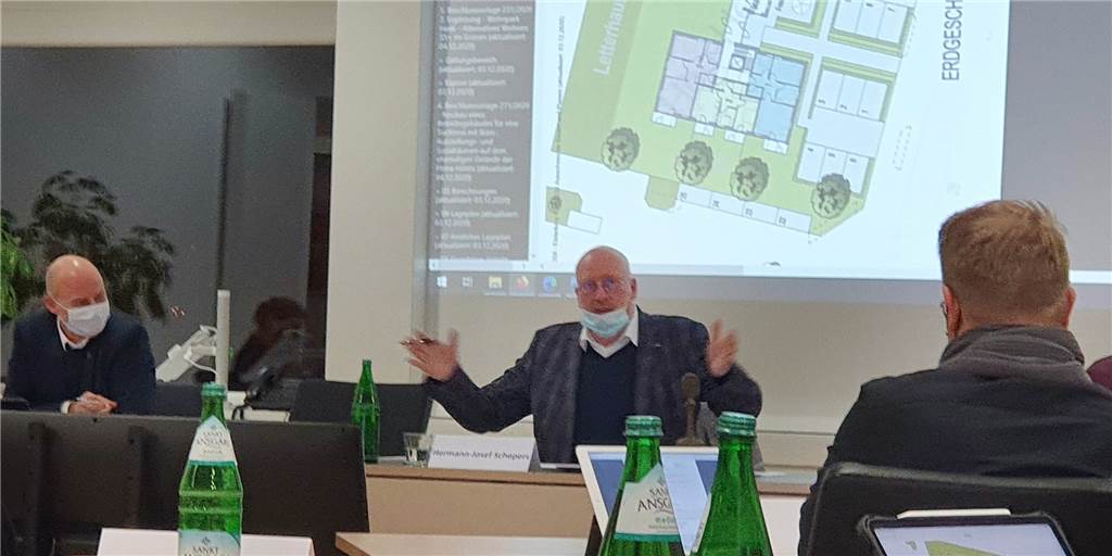 Trotz Corona: Ungewohnter Zuschauer-Ansturm auf Ausschusssitzung Hermann-Josef Schepers (SPD) leitete als Ausschuss-Vorsitzender trotz der erschwerten Bedingungen sehr souverän durch "Marathonsitzung". Hinweis: Wer sprach, durfte die Maske wegen der besseren Verständlichkeit absetzen.