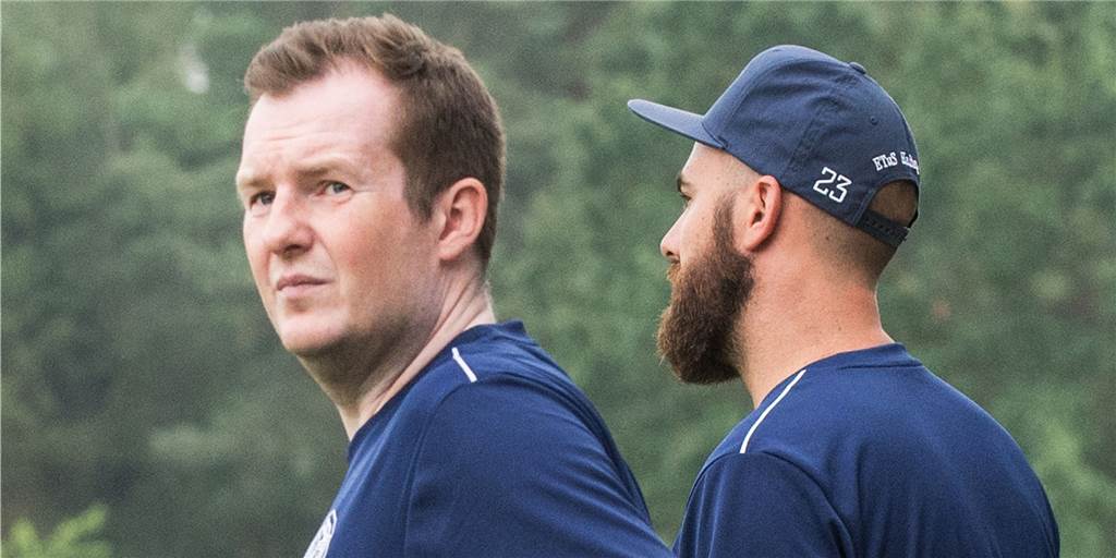 Der einzige externe ETuS-Neuzugang sieht noch Verbesserungspotenzial ETuS-Trainer Thomas Schaffrinna (l.) ist zufrieden mit dem Start seines einzigen externen Neuzugangs.